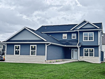 4876 S 35th St LT1, Greenfield, WI 53221