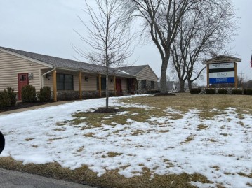 N48W14336 Hampton Rd, Menomonee Falls, WI 53051-6909