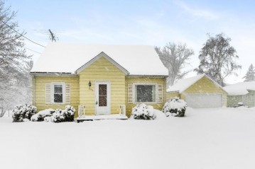 245 E 1st St, Waldo, WI 53093-1312