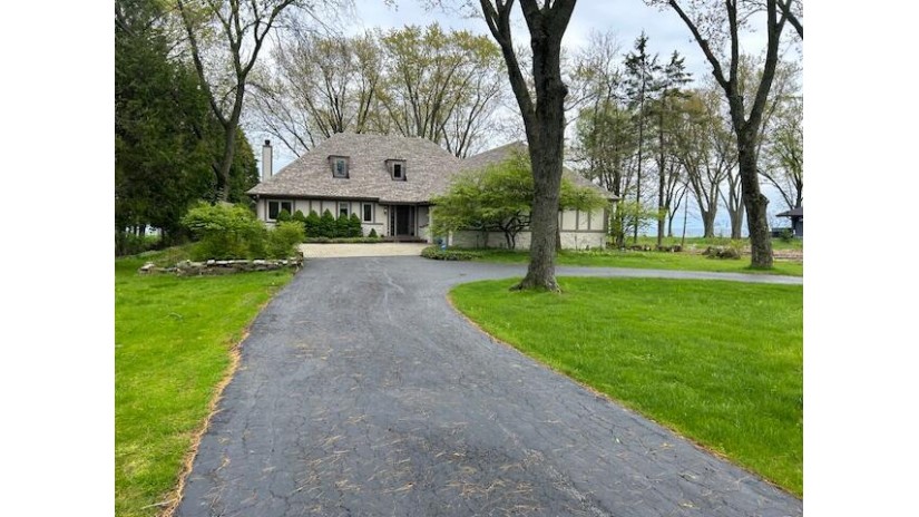 13518 N Lakewood Dr Mequon, WI 53097 by Compass RE WI-Northshore $899,900