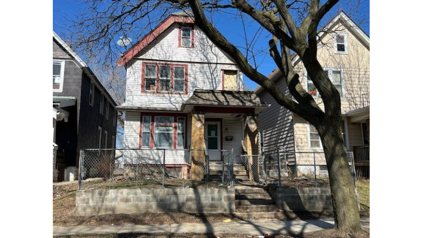 2918 W Galena St Milwaukee, WI 53208 by MKE Realty Group LLC $75,000