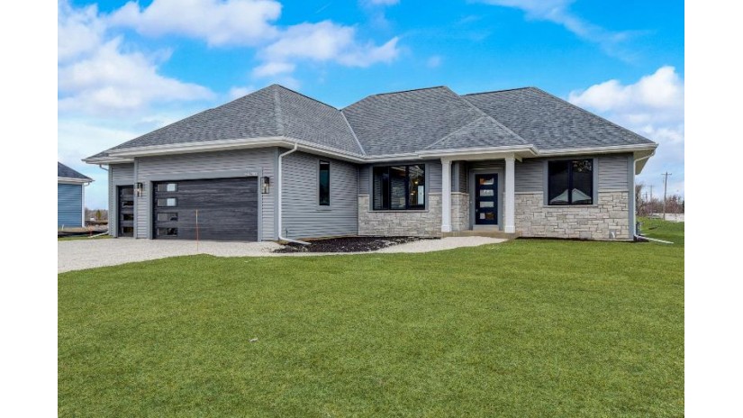 W251N2312 Valleyview Cir Pewaukee, WI 53072 by Bielinski Homes, Inc. $680,900