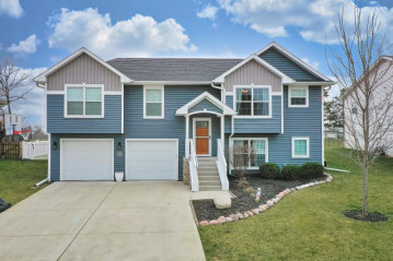 837 Cumberland Trl, Lake Geneva, WI 53147