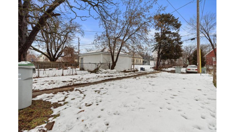 2622 N 20th St Milwaukee, WI 53206 by EXP Realty LLC-West Allis $125,000