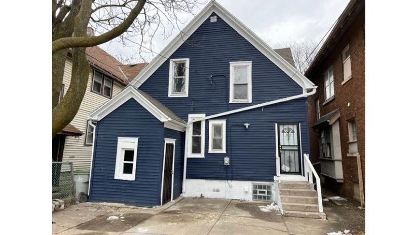 3139 N 11th St Milwaukee, WI 53206 by Homestead Realty, Inc $135,000