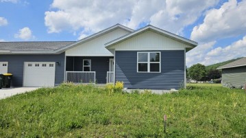 1413 E Brunson St, Prairie Du Chien, WI 53821