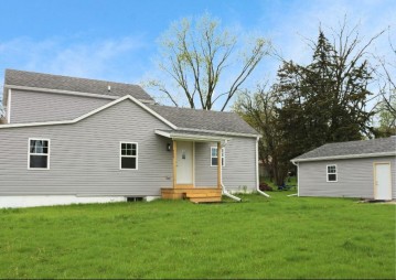 406 W Whitewater St, Whitewater, WI 53190-1942