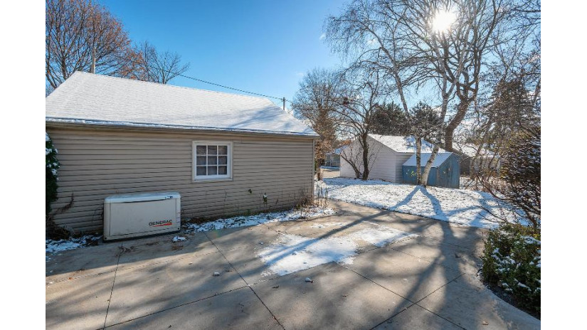 2140 N 93rd St Wauwatosa, WI 53226 by Coldwell Banker HomeSale Realty - Wauwatosa $499,900