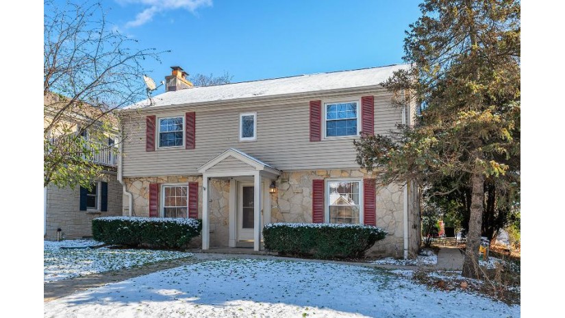 2140 N 93rd St Wauwatosa, WI 53226 by Coldwell Banker HomeSale Realty - Wauwatosa $499,900