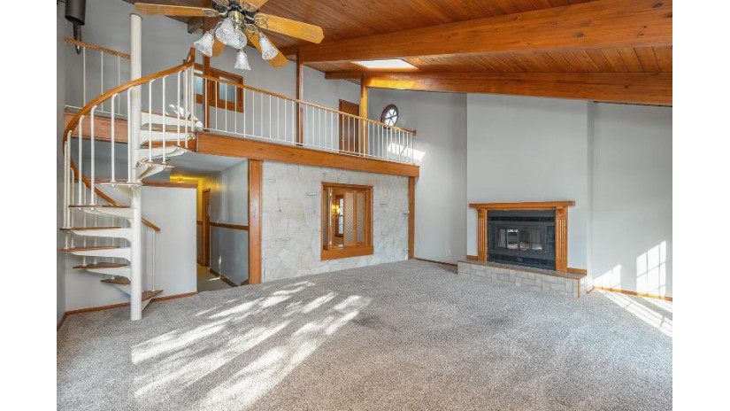 2140 N 93rd St Wauwatosa, WI 53226 by Coldwell Banker HomeSale Realty - Wauwatosa $499,900