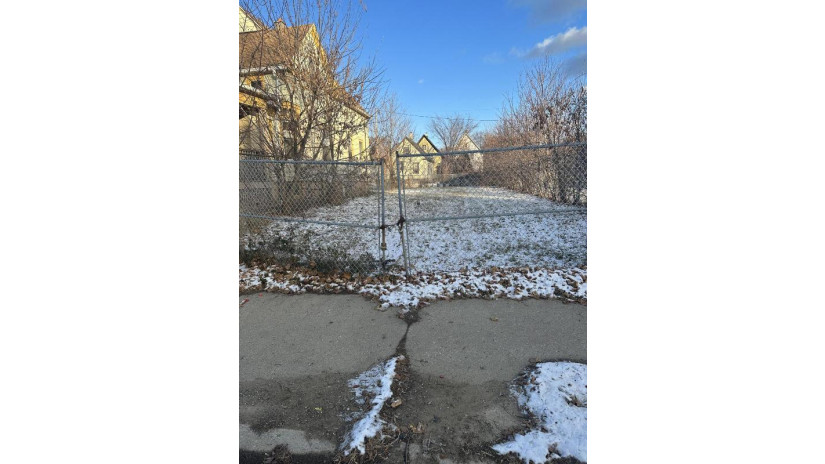 2648 N 20th St Milwaukee, WI 53206 by Berkshire Hathaway HomeServices Metro Realty $40,000