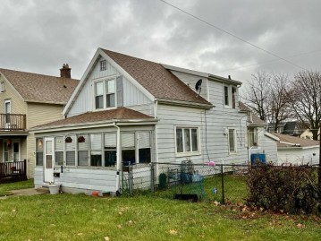 2610 5th Ave, South Milwaukee, WI 53172-3302