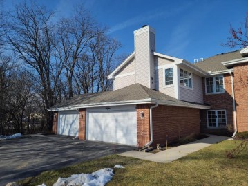 8985 Woodbridge Dr, Greendale, WI 53129-1084