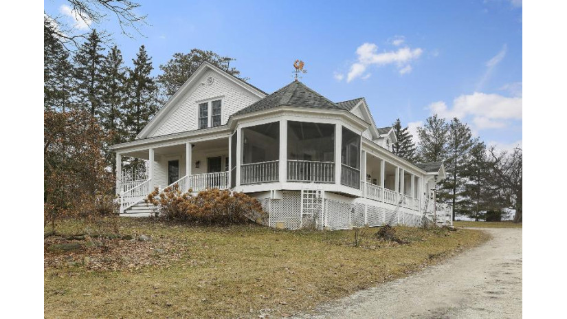 768 W Spring Prairie Rd Spring Prairie, WI 53105 by Bear Realty Of Burlington $525,000