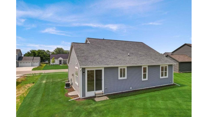 2698 Red Oak Ln East Troy, WI 53120 by Bielinski Homes, Inc. $512,900