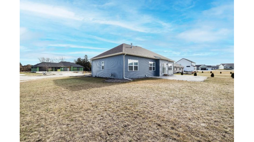 927 Pine Ridge St Brownsville, WI 53006 by Homestead Advisors $419,999