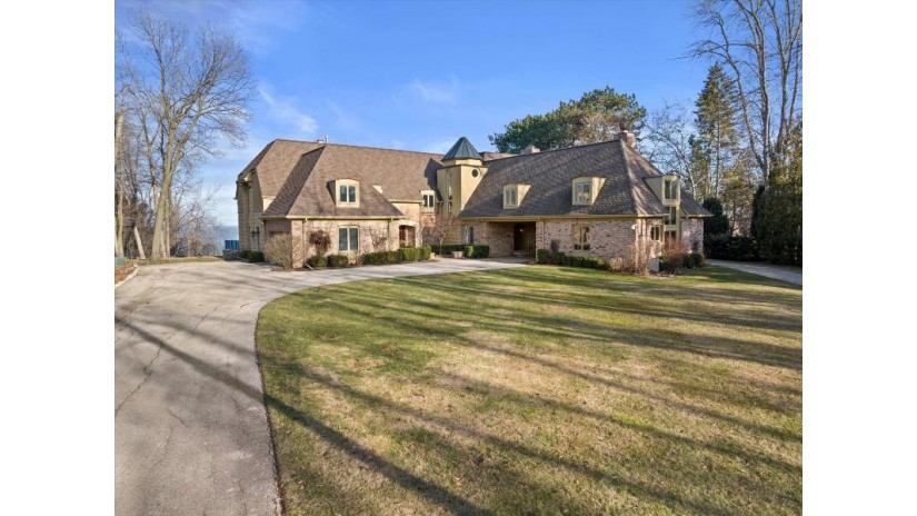 1460 E Bay Point Rd Bayside, WI 53217 by Powers Realty Group - suzanne@powersrealty.com $1,999,900