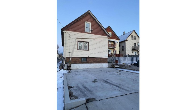 1721 S 25th St Milwaukee, WI 53204 by Coldwell Banker Realty $185,000