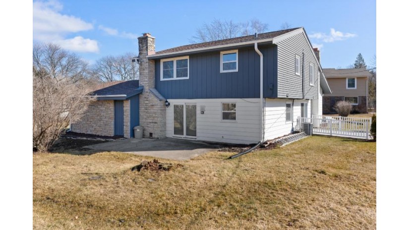 2531 W Glenbrook Ln Mequon, WI 53092 by Infinity Realty - 262-240-1900 $485,500