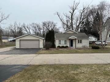 4214 Poplar Dr, Delavan, WI 53115