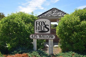 425 W Willow Ct 208, Fox Point, WI 53217-2656