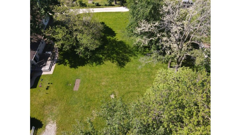 325 W Park St Salem Lakes, WI 53170 by Bear Realty, Inc $60,500