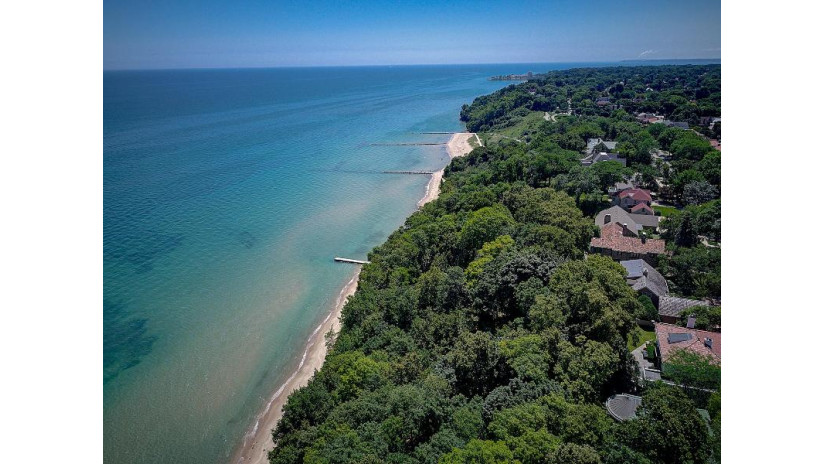 4162 N Lake Dr Shorewood, WI 53211 by Powers Realty Group - suzanne@powersrealty.com $1,495,000