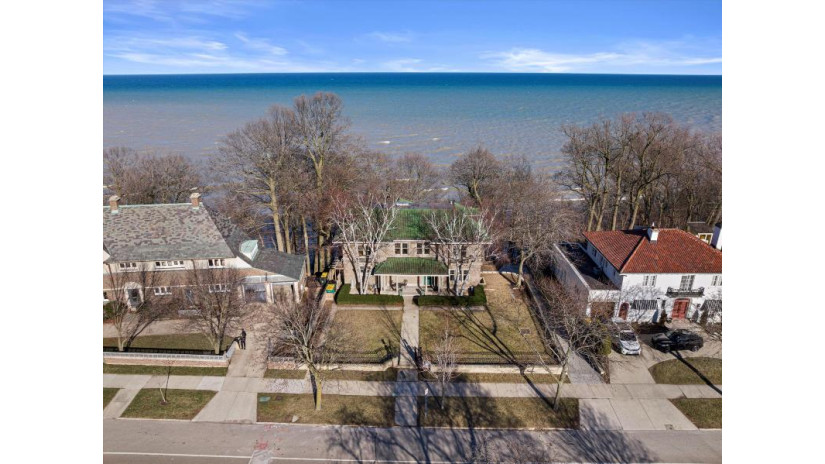 4162 N Lake Dr Shorewood, WI 53211 by Powers Realty Group - suzanne@powersrealty.com $1,495,000