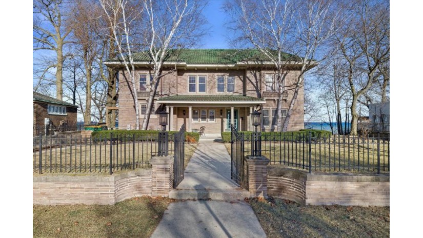 4162 N Lake Dr Shorewood, WI 53211 by Powers Realty Group - suzanne@powersrealty.com $1,495,000