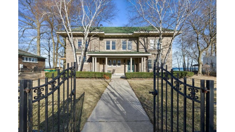 4162 N Lake Dr Shorewood, WI 53211 by Powers Realty Group - suzanne@powersrealty.com $1,495,000