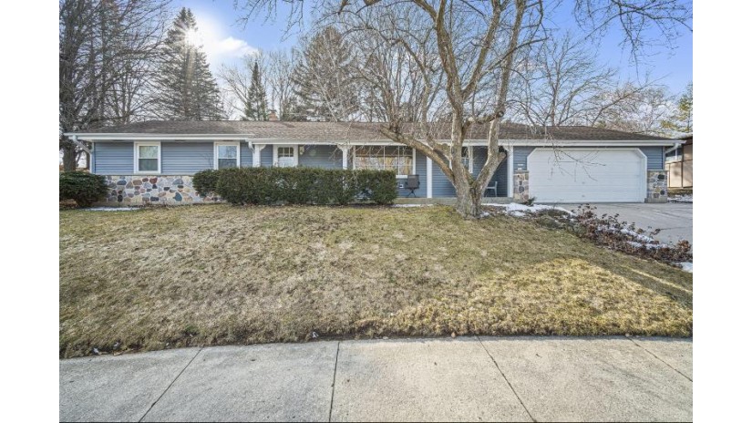 712 Meadowbrook Dr West Bend, WI 53090 by EXP Realty, LLC~MKE $300,000