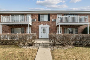 149 Linden Ln 4, Thiensville, WI 53092-1279