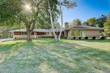 3405 Arroyo Rd, Brookfield, WI 53045