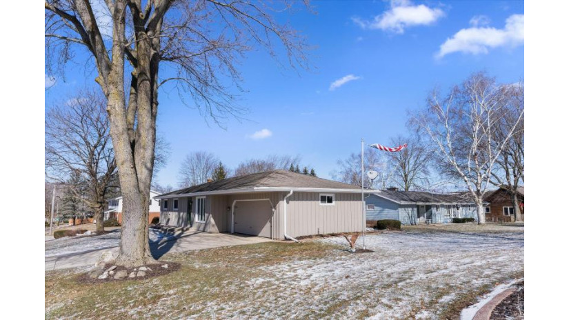 402 Heather Ln Fredonia, WI 53021 by Realty Executives Choice - 262-421-6150 $299,900