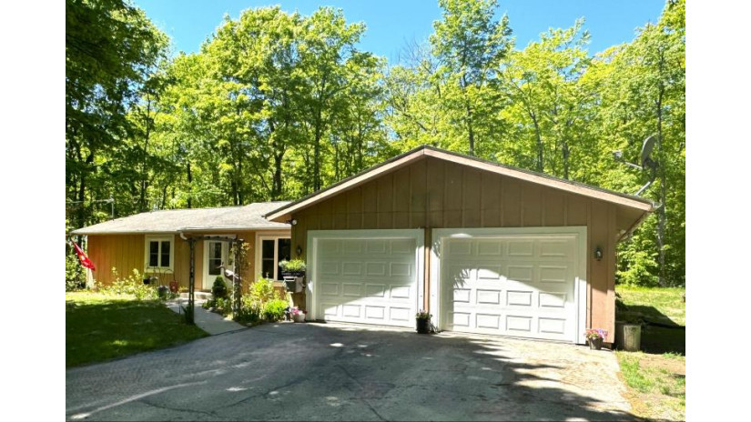 1984 Highview Rd Liberty Grove, WI 54210 by Mahler Sotheby's International Realty $514,900