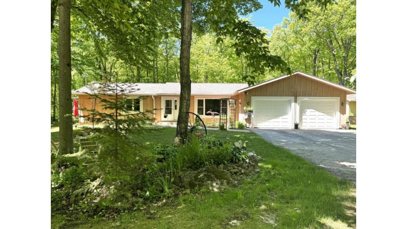 1984 Highview Rd Liberty Grove, WI 54210 by Mahler Sotheby's International Realty $514,900