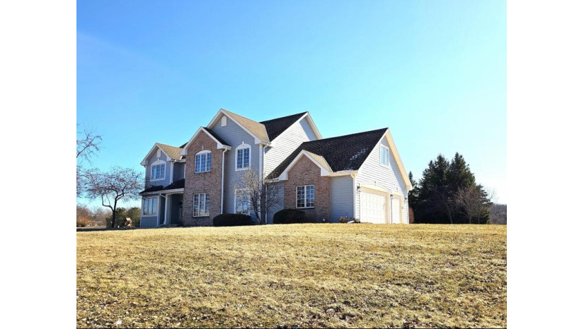 3801 Ridgeview Ct Richfield, WI 53017 by List2Sell, LLC $849,900