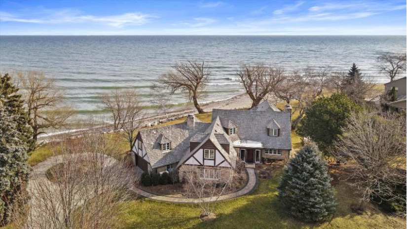 4925 Lighthouse Dr Wind Point, WI 53402 by First Weber Inc- Racine $1,589,000