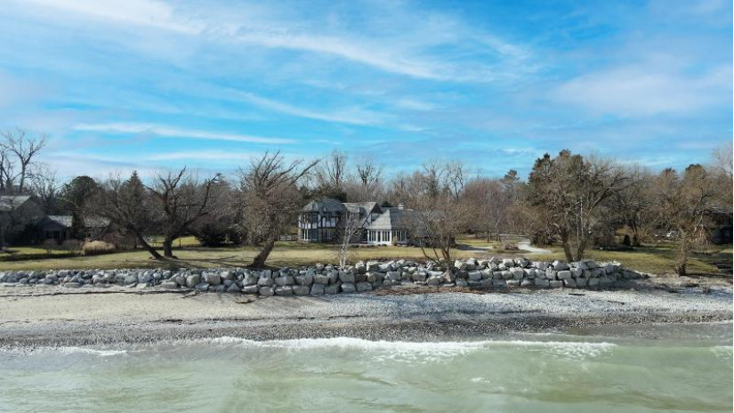 4925 Lighthouse Dr Wind Point, WI 53402 by First Weber Inc- Racine $1,589,000