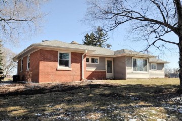 4420 S Moorland Rd, New Berlin, WI 53151-6741