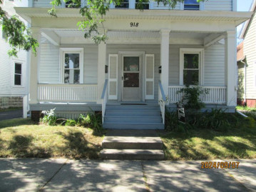 918 Villa St, Racine, WI 53403-1430