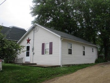 225 S State St, La Farge, WI 54639