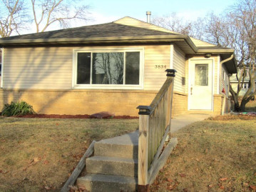 3834 N 80th St, Milwaukee, WI 53222-2922