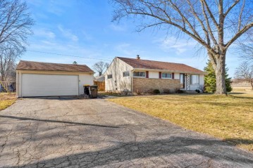 5441 W Churchill Ln, Brown Deer, WI 53223-3546