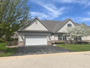 1810 Cedar Ridge Dr, Slinger, WI 53086