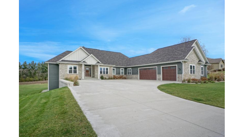 4048 Whispering Pass Richfield, WI 53017 by Lake Country Flat Fee $899,900