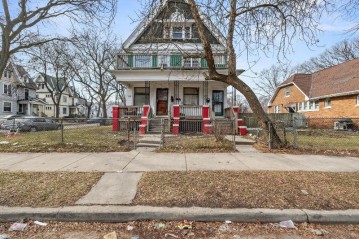 3251 N 11th St 3253, Milwaukee, WI 53206-2828