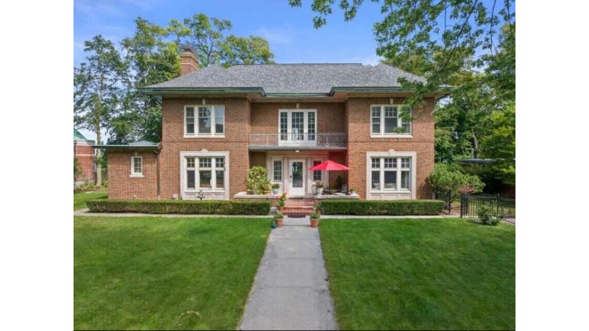 4408 N Lake Dr Shorewood, WI 53211 by Powers Realty Group - suzanne@powersrealty.com $2,099,900