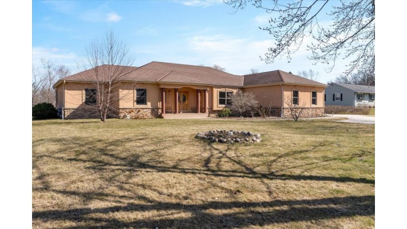 11350 N Valley Dr Mequon, WI 53092 by Infinity Realty - 262-240-1900 $725,000