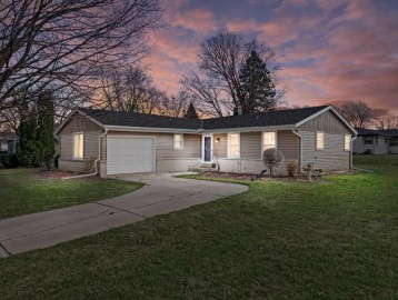 5229 Lakeside Dr, Greendale, WI 53129